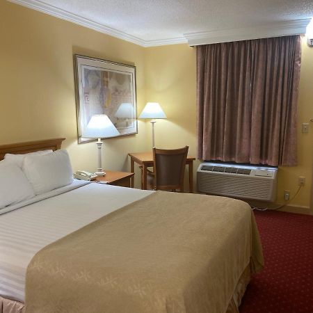Bryson Inn Маунт-Эйри Экстерьер фото