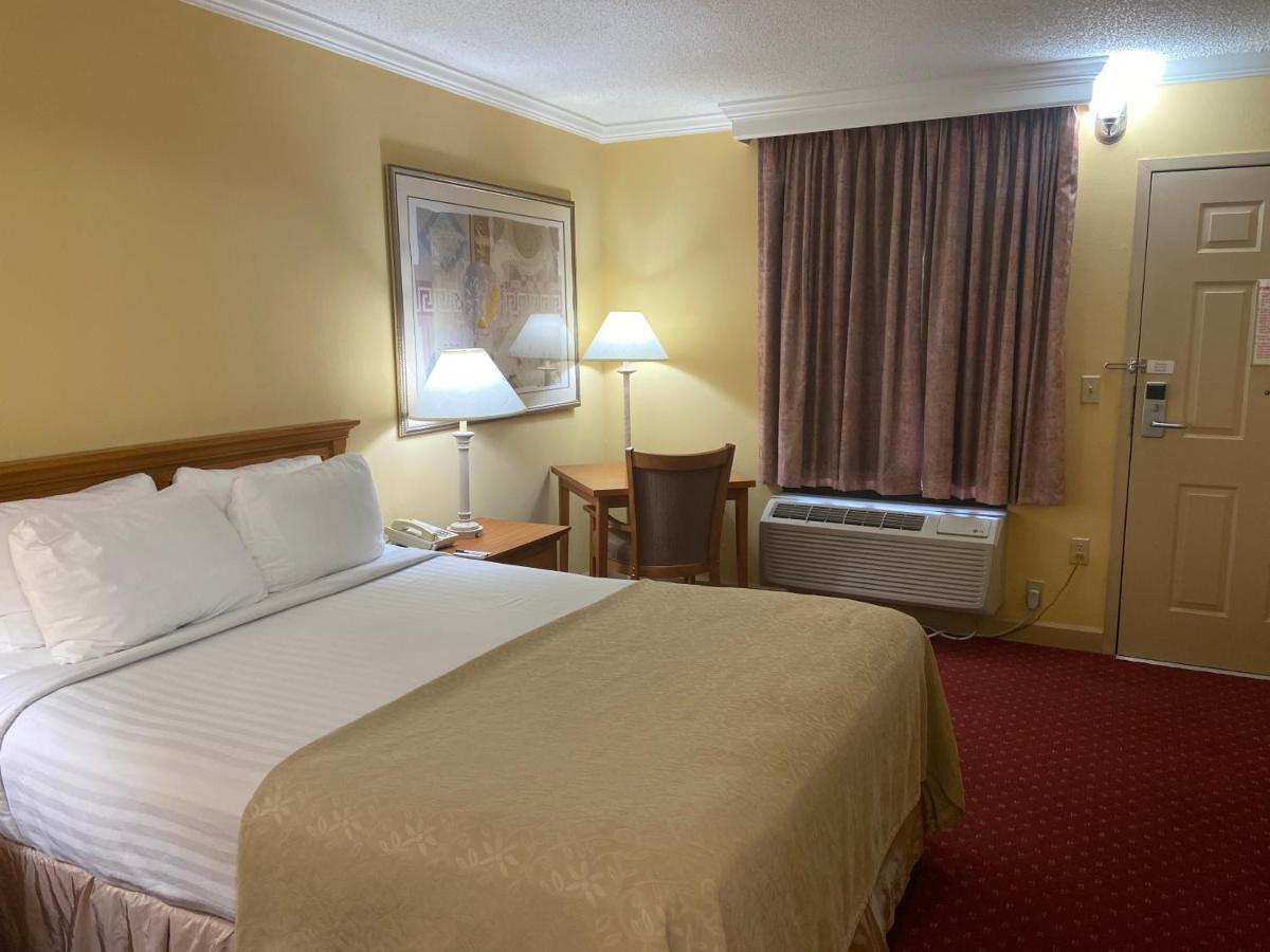 Bryson Inn Маунт-Эйри Экстерьер фото