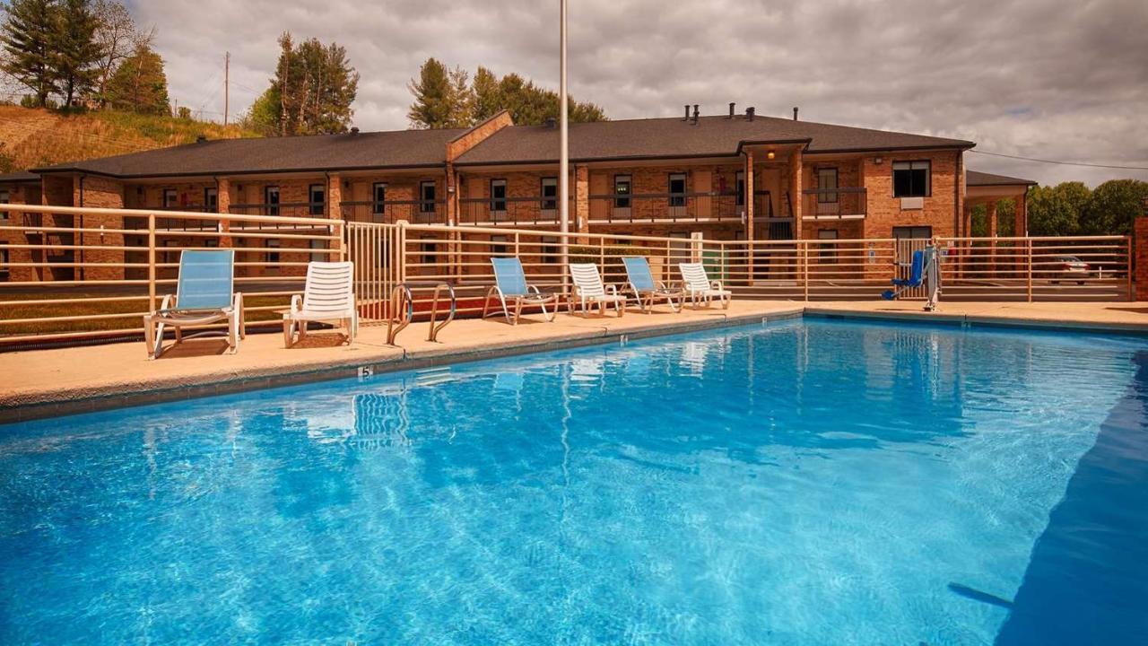 Bryson Inn Маунт-Эйри Экстерьер фото